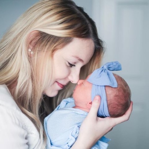 Meet your Posher, Leslie - Picture 1 of 1